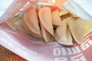 (주)성경순만두 곤약만두.콘치즈만두,삼각당면만두,당면 야끼만두,대구전통 납작만두,떡뽁이 매콤소스,달콤소스 — 5점을 준 리뷰어가 2023년 4월 올린 사용 사진