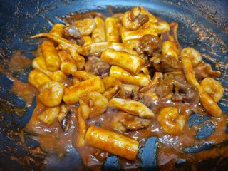 화끈한녀석들 새오똥400g 새우,오징어,똥집 볶음요리 소스,밀떡, 참기름 포함 — 2.5점을 준 리뷰어가 2022년 12월 올린 사용 사진
