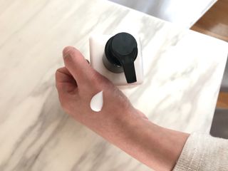 줄라이 모닝 _ JULY MORNING 줄라이모닝 하이드레이팅 퍼퓸드 바디앤핸드 에멀젼 — 5점을 준 리뷰어가 2022년 3월 올린 사용 사진