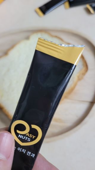 짜먹는 이지견과 짜먹는 이지아몬드, 짜먹는 이지허니피넛, 짜먹는 이지캐슈넛 각 10g X  10포 — 5점을 준 리뷰어가 2021년 2월 올린 사용 사진