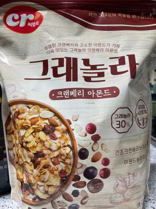 씨알푸드 씨알로 그래놀라 2종 후르츠+크랜베리 아몬드 — 5점을 준 리뷰어가 2022년 7월 올린 사용 사진