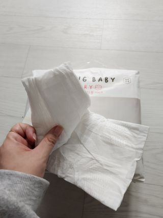 쿠잉 에어드라이  풀커버 밴드기저귀 (S/M/L) 1팩 — 5점을 준 리뷰어가 2023년 1월 올린 사용 사진