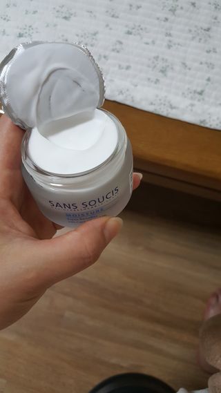 산수시 아쿠아 베네핏 24h 수부지 물광 속건조 수분크림 50ml — 5점을 준 리뷰어가 2021년 7월 올린 사용 사진
