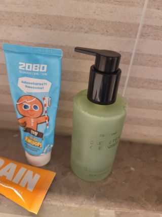 프리마인 메이크업과 들뜨는 각질까지 한방에 깐달걀로! 순하기까지한 셀베이스 그린티클렌저(200ml) — 5점을 준 리뷰어가 2023년 4월 올린 사용 사진