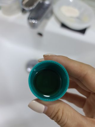 30초 후 눈으로 확인하는 헬리덴티 프라글린스 가글 — 5점을 준 리뷰어가 2021년 6월 올린 사용 사진