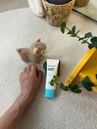 리더스코스메틱 리더스 카밍 바이오틱스 선 에센스 SPF 50+ PA++++ — 5점을 준 리뷰어가 2022년 7월 올린 사용 사진