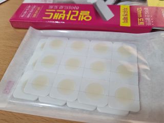 올리브영 엘라밴드 하이드로 도트 스팟패치 12mm, 티트리 — 5점을 준 리뷰어가 2022년 10월 올린 사용 사진