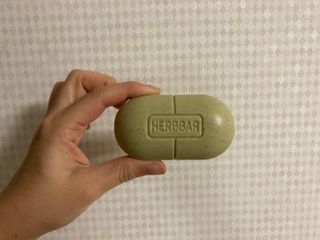 제이제이바이오 허브마사지바 올인원 알약비누 — 5점을 준 리뷰어가 2022년 2월 올린 사용 사진