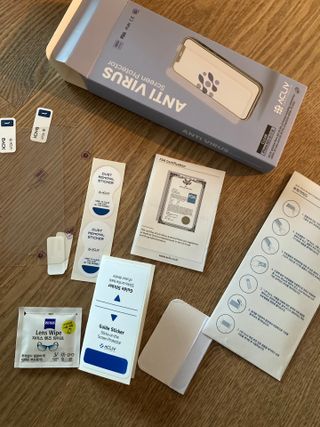 아클리브 Premium 항균 항바이러스 액정 보호필름(iPhone) — 5점을 준 리뷰어가 2022년 1월 올린 사용 사진