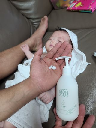 토박스코리아 몽쥬르 유아 로션 300ml — 5점을 준 리뷰어가 2021년 4월 올린 사용 사진
