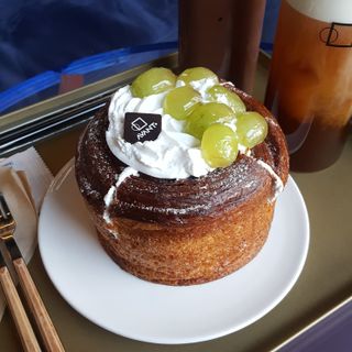 아방갤러리카페 용산아이파크몰점 [아방갤러리카페] 음료 택 2 +  베이커리 5종 중 택 1 — 5점을 준 리뷰어가 2021년 3월 올린 사용 사진