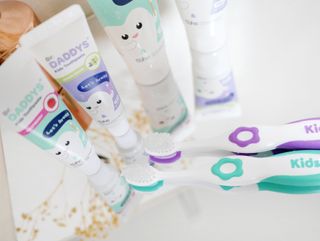 닥터데디스 안심저불소 키즈치약 (라즈베리, 청포도향 중 택 1) 60g +  여행용 미니 치약 15g — 5점을 준 리뷰어가 2022년 10월 올린 사용 사진