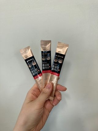 서울약사신협_투데이홍삼정플러스스틱_10g x 60포 — 5점을 준 리뷰어가 2021년 6월 올린 사용 사진