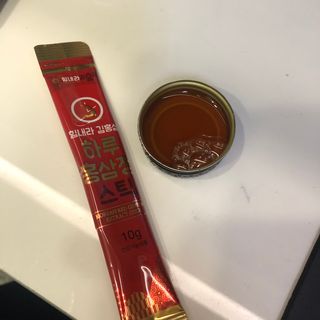 힘내라김홍삼 하루홍삼정스틱 10g x 10포 — 5점을 준 리뷰어가 2021년 3월 올린 사용 사진
