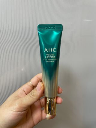 [NEW 탄력유턴 아이크림] AHC 유스 래스팅 리얼 아이크림 포 페이스 — 5점을 준 리뷰어가 2021년 2월 올린 사용 사진