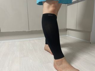 하트플로우 종아리 압박 밴드 스타킹 — 5점을 준 리뷰어가 2022년 10월 올린 사용 사진