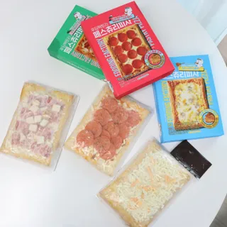 [푸딩팩토리] 페스츄리 피자 4종 택3_파이브 치즈/페퍼로니 비프칠리/고추베이컨 포테이토/허니고르곤졸라 — 5점을 준 리뷰어가 2022년 7월 올린 사용 사진