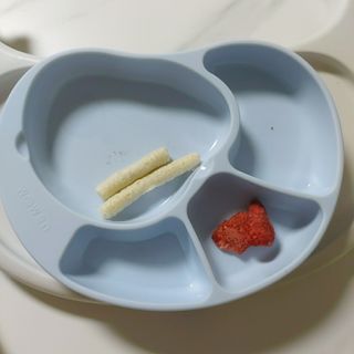 유비맘 캐릭터 실리콘 흡착 식판_색상 랜덤발송 — 5점을 준 리뷰어가 2021년 1월 올린 사용 사진