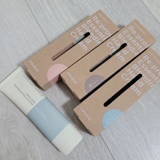 [후르디아] 끈적임 없는 착한성분 비건  핸드크림 3종 — 5점을 준 리뷰어가 2022년 2월 올린 사용 사진