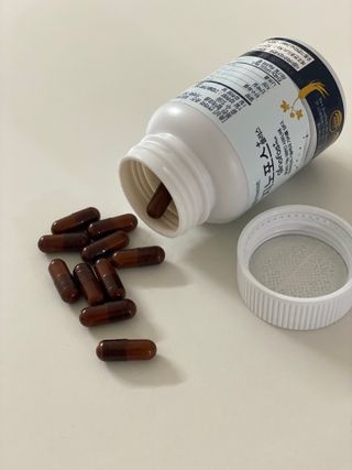프리마인 홍삼의 강력한 에너지, 이제는 흡수율을 높인 최첨단 캡슐로 간편하게 초고속 충전하세요. — 4점을 준 리뷰어가 2022년 10월 올린 사용 사진