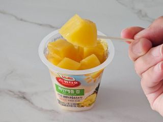 돌 MF[Dole] 파인애플컵/망고컵/복숭아컵 198g 6입X1박스 (맛 1가지 랜덤 발송) — 5점을 준 리뷰어가 2024년 5월 올린 사용 사진