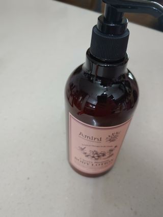 아미니 플라워테라피 바디로션  500ml 시리즈 — 5점을 준 리뷰어가 2021년 4월 올린 사용 사진