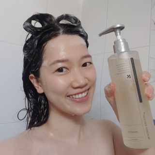 MOAMANEMUNAH 모아만에무나 플러스 두피 탈모 완화 기능성 샴푸 + 브러쉬 2종 세트 — 5점을 준 리뷰어가 2021년 10월 올린 사용 사진