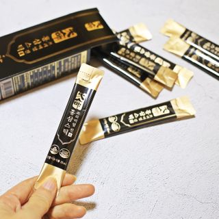 헬스업_천명진프리미엄홍삼스틱_10ml x 30포 — 5점을 준 리뷰어가 2021년 1월 올린 사용 사진