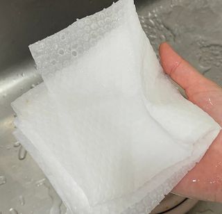 부직포나라 중금속유해물질ZERO 뜯어쓰는 주방 일회용수세미 60매 2매 — 4.5점을 준 리뷰어가 2022년 12월 올린 사용 사진