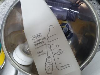 마더케이 디아 프리미엄 젖병세정제 500ml 액상형/무향 — 5점을 준 리뷰어가 2021년 12월 올린 사용 사진