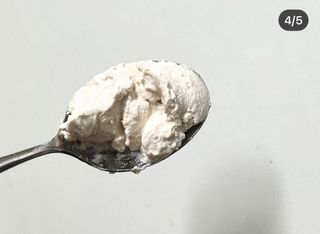 매일바이오 그릭요거트 오리지널 플레인 4개, 로스터리 커피믹스 4개 — 5점을 준 리뷰어가 2021년 12월 올린 사용 사진