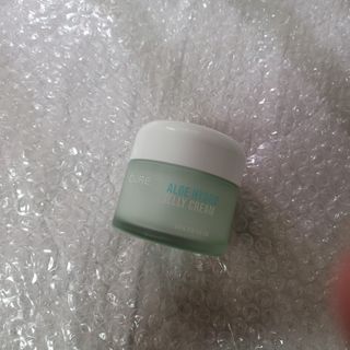 김정문알로에 큐어 큐어 알로에 리프레쉬 젤리 세럼, 큐어 알로에 하이드로 젤리 크림 — 4.5점을 준 리뷰어가 2021년 2월 올린 사용 사진