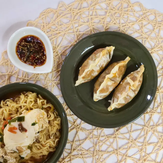 플랜트 김치왕교자 리뷰 사진