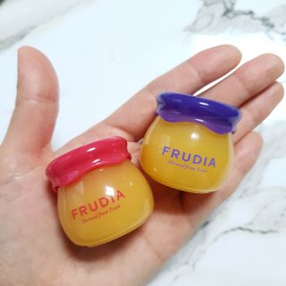[후르디아] 올리브영 꿀과즙 립밤 2종 (블루베리/석류) — 5점을 준 리뷰어가 2021년 11월 올린 사용 사진