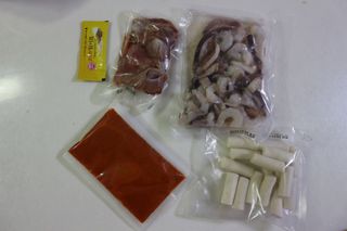 화끈한녀석들 새오똥400g 새우,오징어,똥집 볶음요리 소스,밀떡, 참기름 포함 — 5점을 준 리뷰어가 2022년 12월 올린 사용 사진