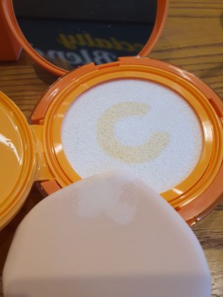 광동생활건강 MF[광동] 비타500✨주름개선·미백·SPF50+🌞퍼펙트쉴드 빅 선쿠션 본품 — 5점을 준 리뷰어가 2024년 5월 올린 사용 사진