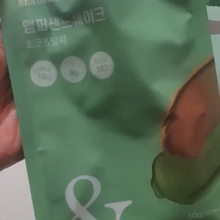 [뷰캔] 건강한 식사대용 앰퍼샌드 단백질 쉐이크 초코&말차 50g — 5점을 준 리뷰어가 2022년 6월 올린 사용 사진