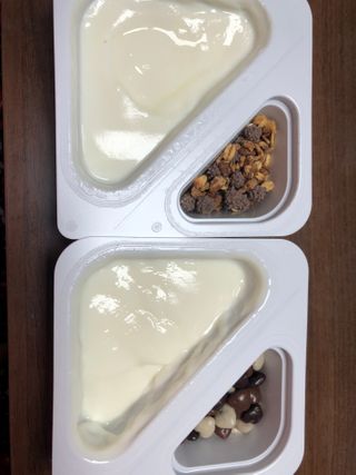 남양유업 또깍 접어 떠먹는 불가리스 2종 — 5점을 준 리뷰어가 2021년 1월 올린 사용 사진