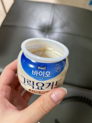 매일바이오 그릭요거트 오리지널 플레인 4개, 로스터리 커피믹스 4개 — 리뷰어가 2021년 12월 올린 사용 사진