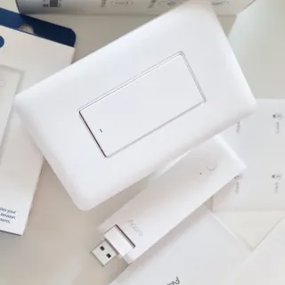 아카라 조명 스위치를 누워서 끄는 방법 (스마트 조명 스위치 2구 + 무선 리모트 스위치 1구 T1, 스마트 허브 E1) — 5점을 준 리뷰어가 2022년 1월 올린 사용 사진