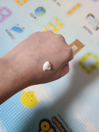 mom e 맘이 내추럴 베이비 케어 샴푸앤바스+로션 — 4.5점을 준 리뷰어가 2021년 1월 올린 사용 사진