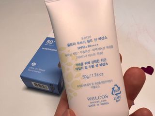틱톡 [후르디아] 백탁NO! 화잘먹 수분광 선 에센스✨ — 5점을 준 리뷰어가 2023년 5월 올린 사용 사진
