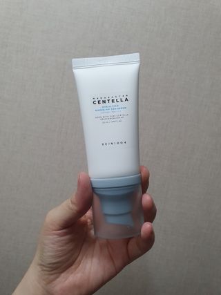 [스킨1004] 마다가스카르 센텔라 히알루-시카 워터핏 선세럼 50ml — 5점을 준 리뷰어가 2024년 5월 올린 사용 사진