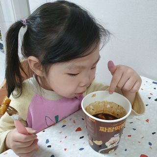 유비쿡 컵떡볶이 매운컵떡볶이2개/ 짜장컵떡볶이 2개  총 4개세트 — 5점을 준 리뷰어가 2021년 3월 올린 사용 사진