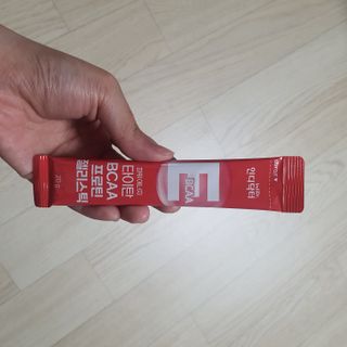 [인디닥터] 타이탄 BCAA 프로틴 젤리스틱 — 5점을 준 리뷰어가 2022년 6월 올린 사용 사진