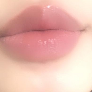 [후르디아] 올리브영 착한보습 비건 립버터 2종 — 5점을 준 리뷰어가 2022년 11월 올린 사용 사진