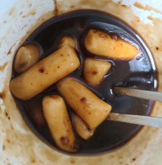 유비쿡 컵떡볶이 매운컵떡볶이2개/ 짜장컵떡볶이 2개  총 4개세트 — 5점을 준 리뷰어가 2021년 2월 올린 사용 사진