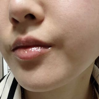 [후르디아] 올리브영 착한보습 비건 립버터 2종 — 4점을 준 리뷰어가 2022년 2월 올린 사용 사진