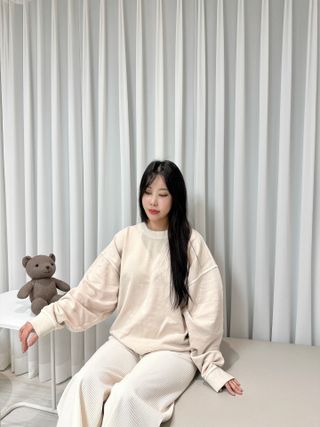 MAPLESYRUPFACTORY 메이플 피그먼트 맨투맨 8.COL — 5점을 준 리뷰어가 2022년 12월 올린 사용 사진
