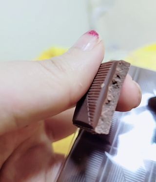 당류2g 자일리톨로 단맛을낸 슈카 퓨어비건 무설탕초콜릿 Xucker vegan 2개입 — 4점을 준 리뷰어가 2021년 4월 올린 사용 사진